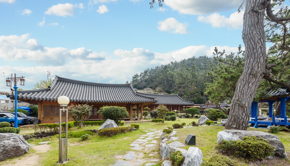 [목포역 한옥민박] 친구, 가족과 함께 독채를 즐길 수 있는 한옥민박 '학운재'