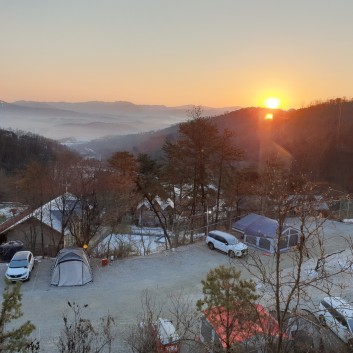 산야초오토캠핑장 이미지