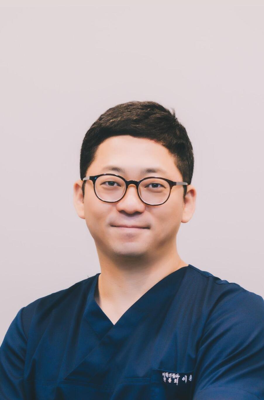 원장소개-이용기재활의학과의원