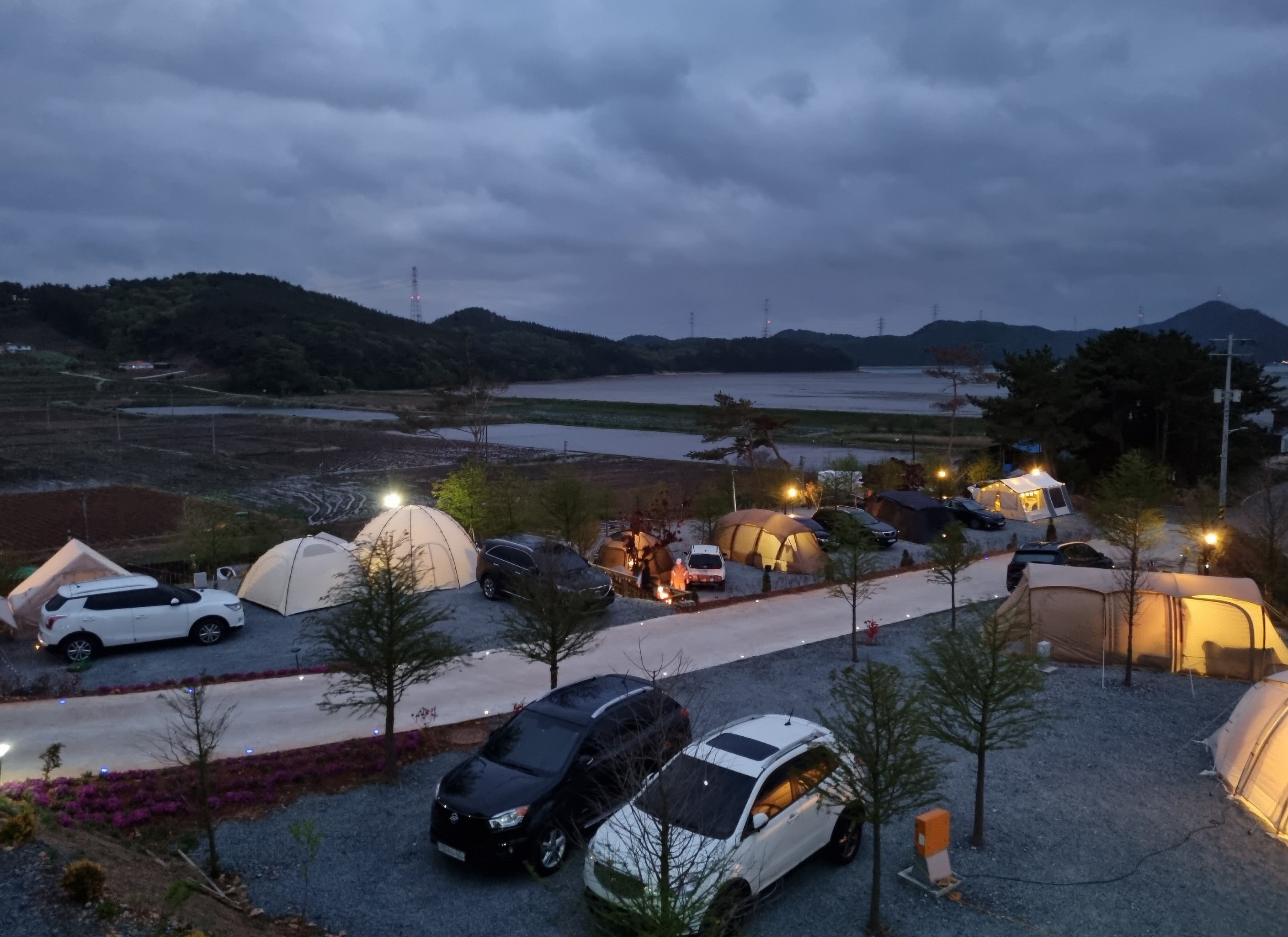 배치도 및 요금안내-서산노을빛바다캠빙장